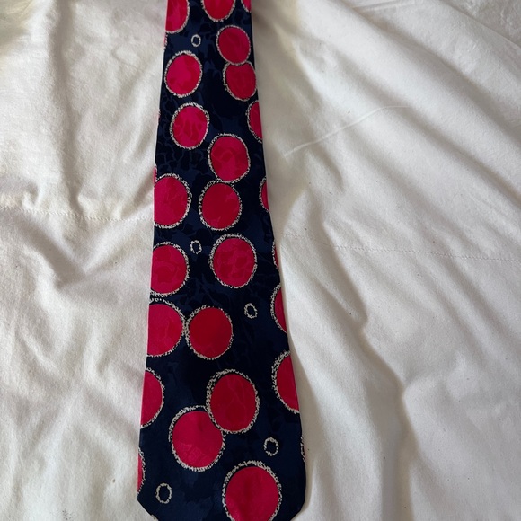 Maximilian 100% Silk Men's Red and Black Tie - Picture 6 of 8